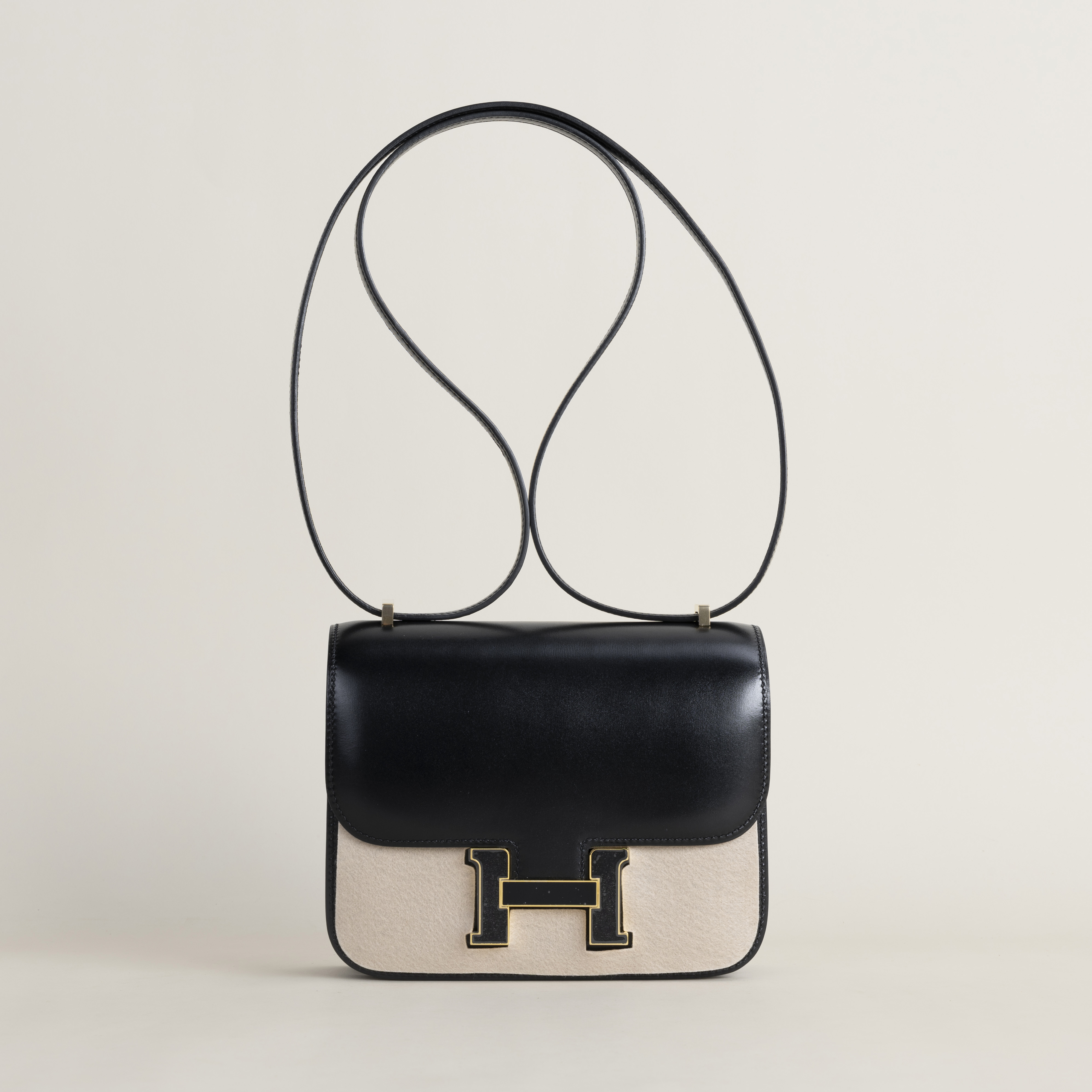 Constance 18cm Box 89 Noir So Black