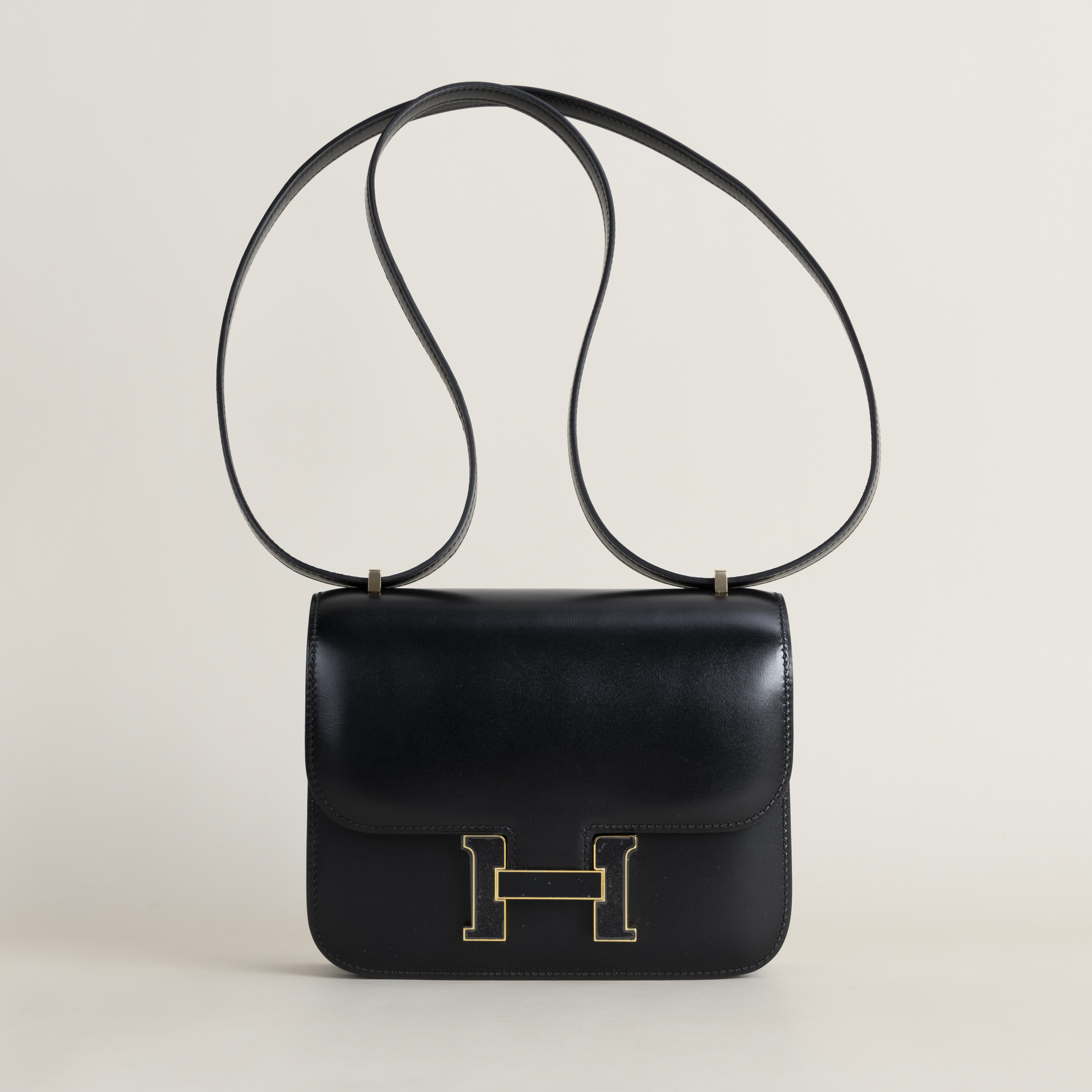 Constance 18cm Box 89 Noir So Black