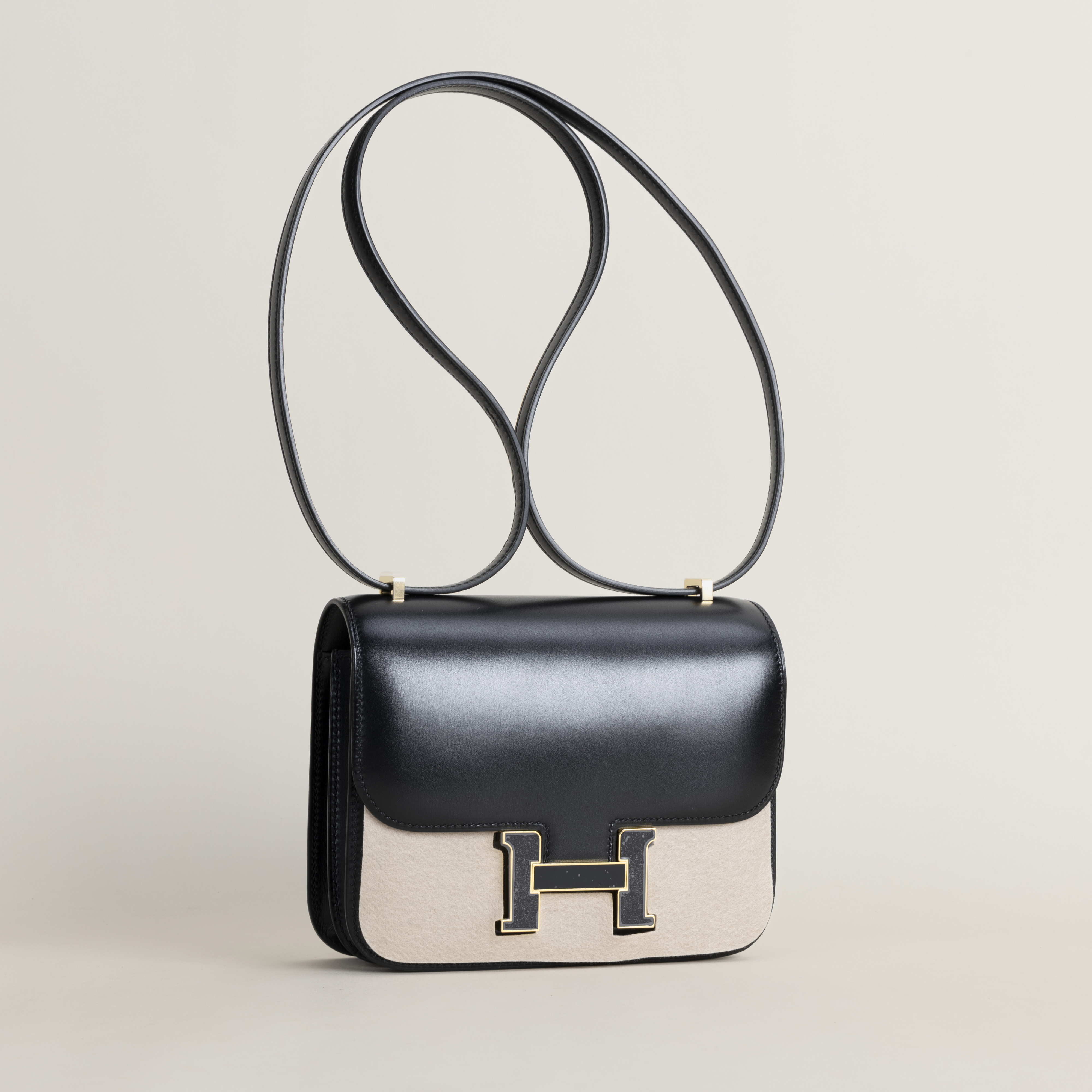 Constance 18cm Box 89 Noir So Black