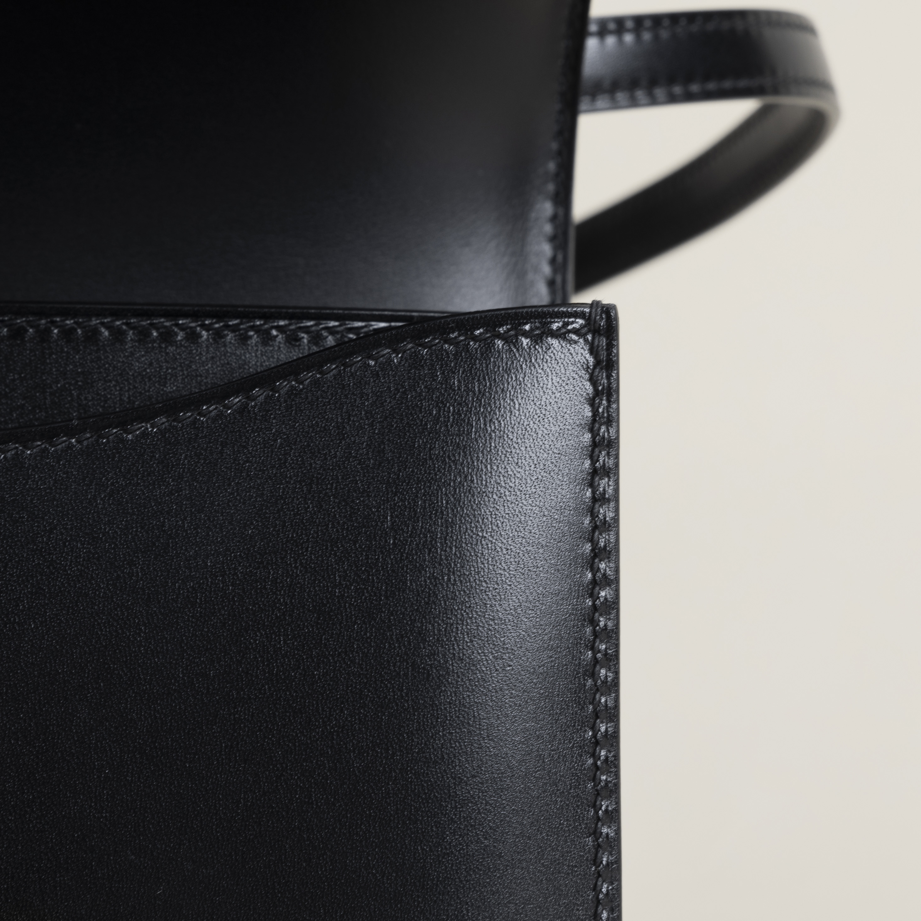 Constance 18cm Box 89 Noir So Black