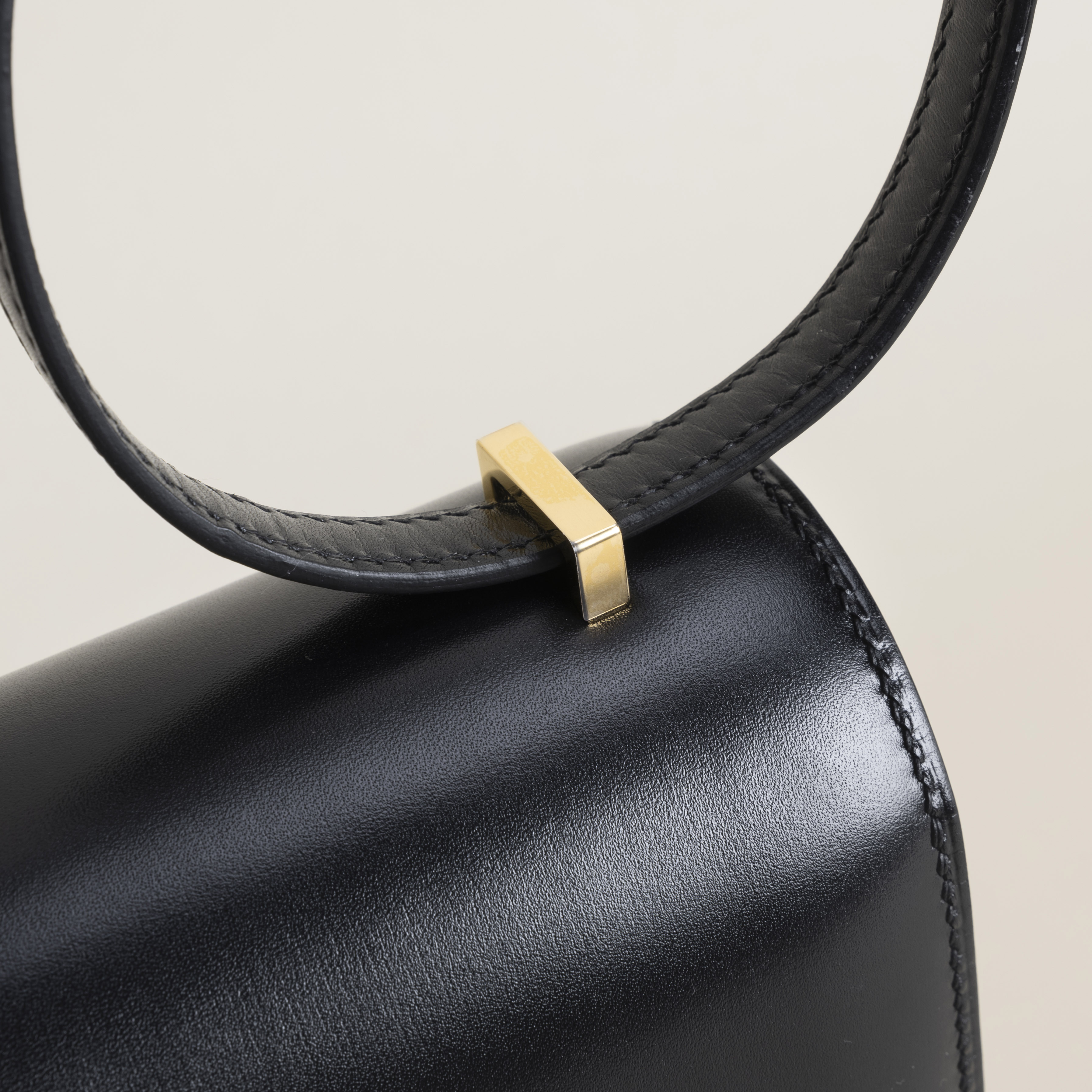 Constance 18cm Box 89 Noir So Black