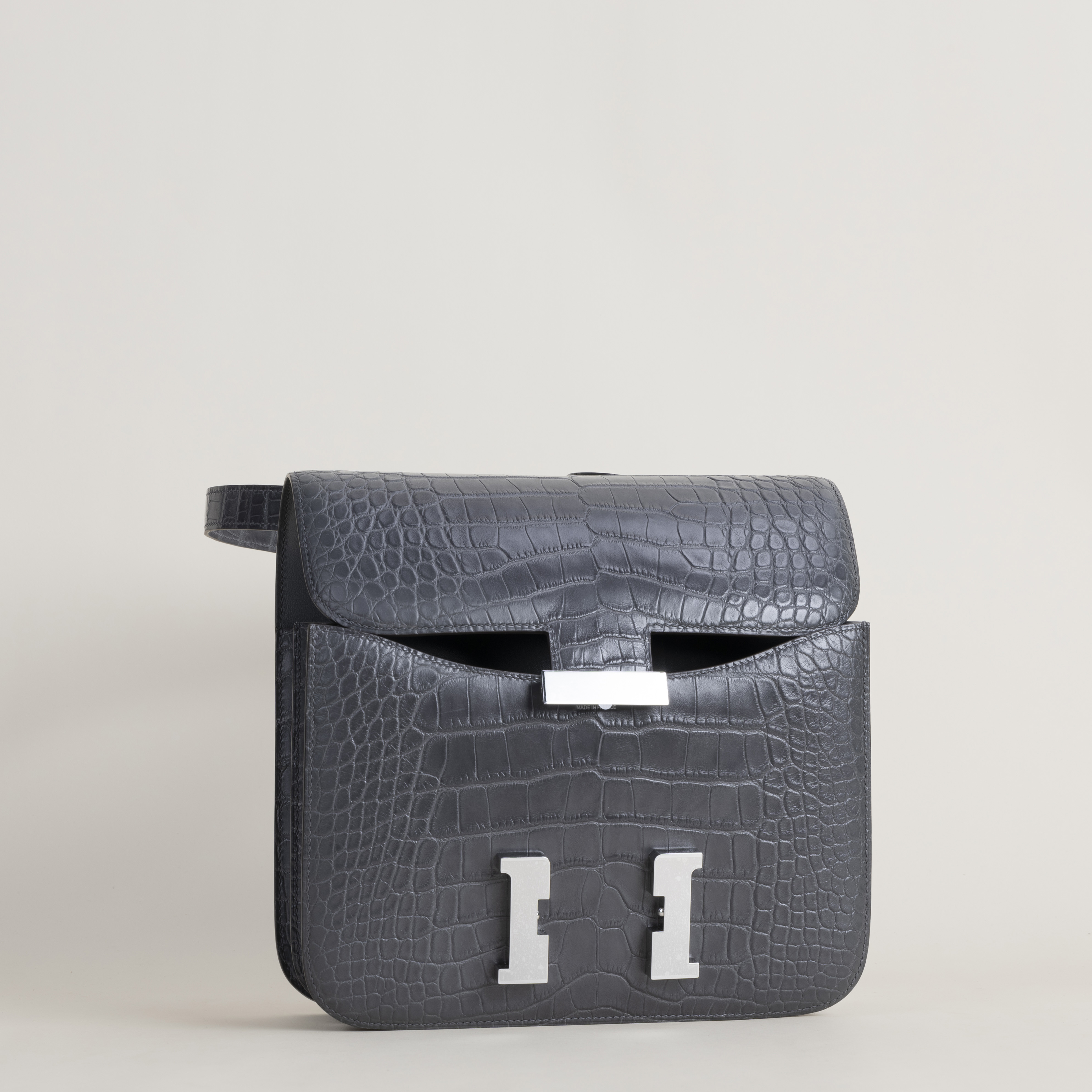 Constance 24cm Matte Alligator 88 Graphite HW