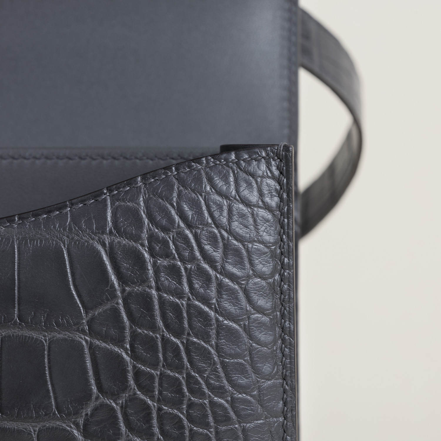 Constance 24cm Matte Alligator 88 Graphite HW