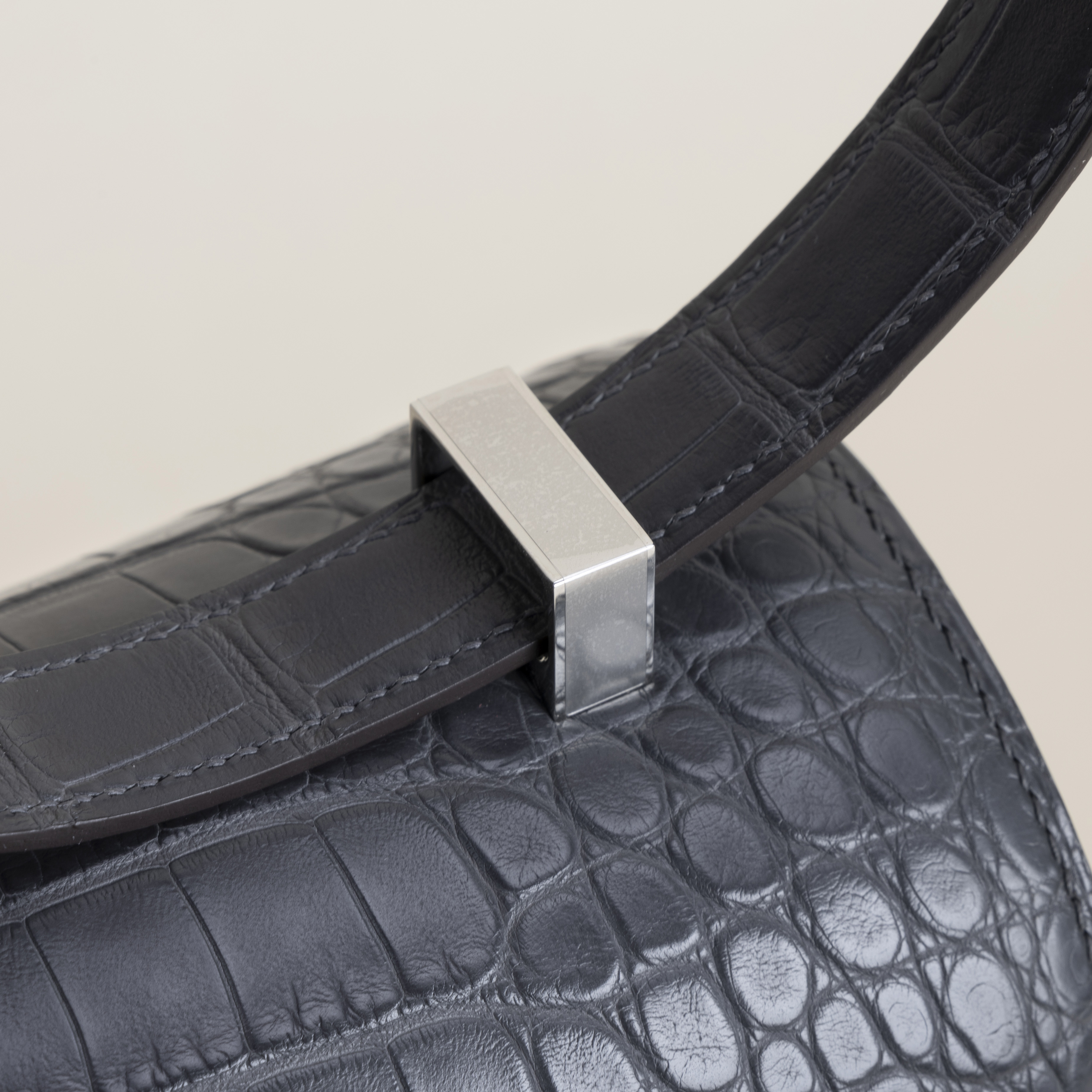 Constance 24cm Matte Alligator 88 Graphite HW