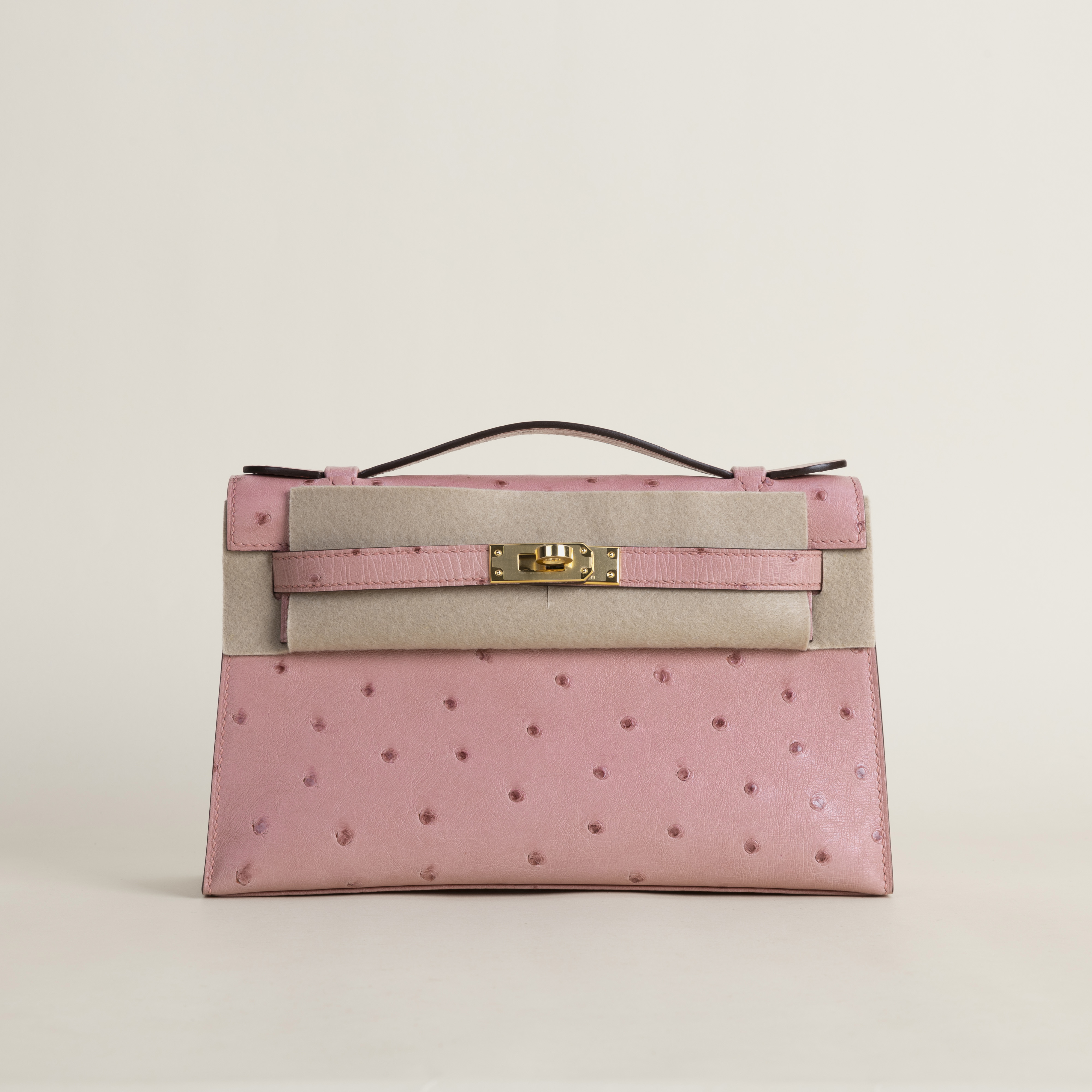 Kelly pochette Ostrich 94 Terre cuite GHW