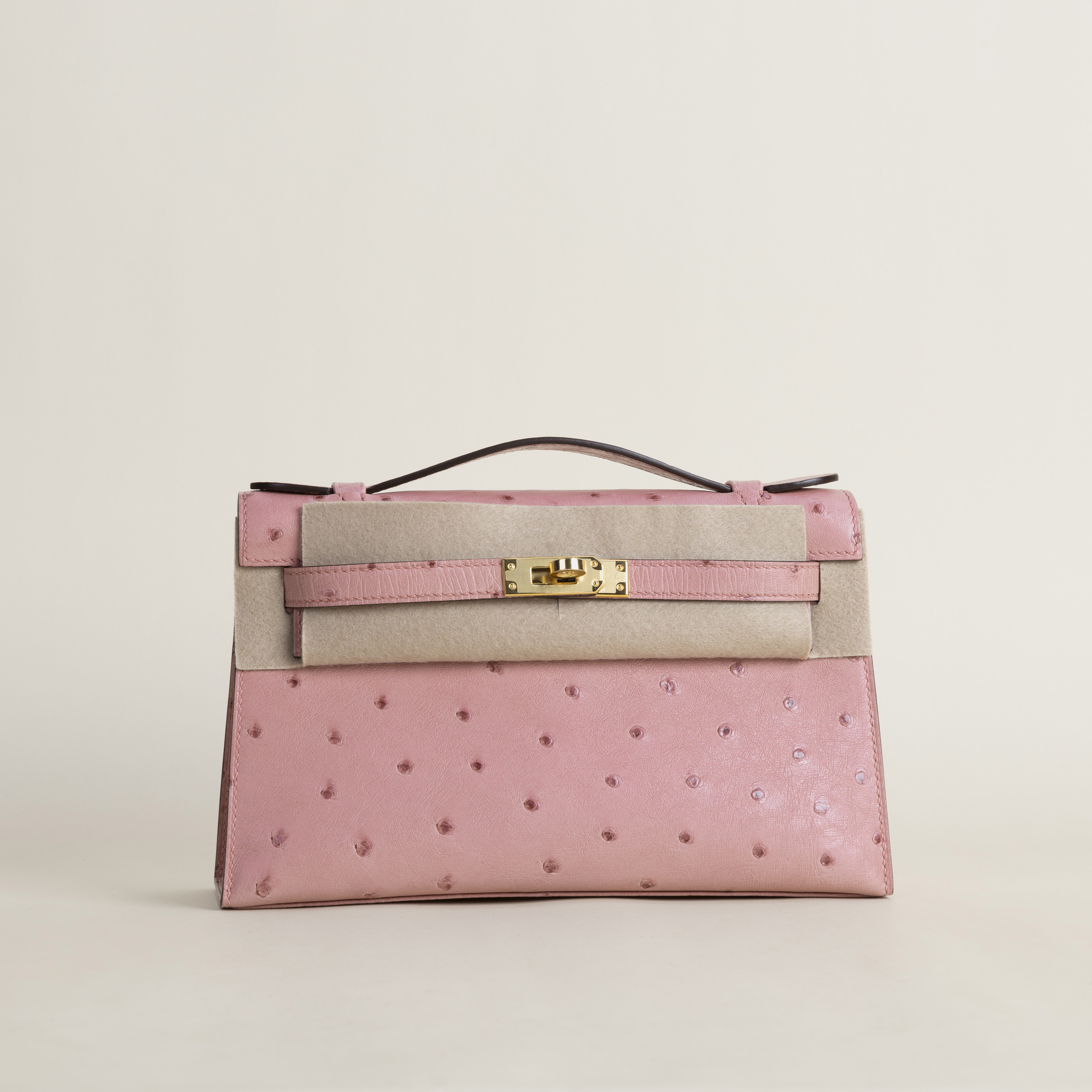 Kelly pochette Ostrich 94 Terre cuite GHW