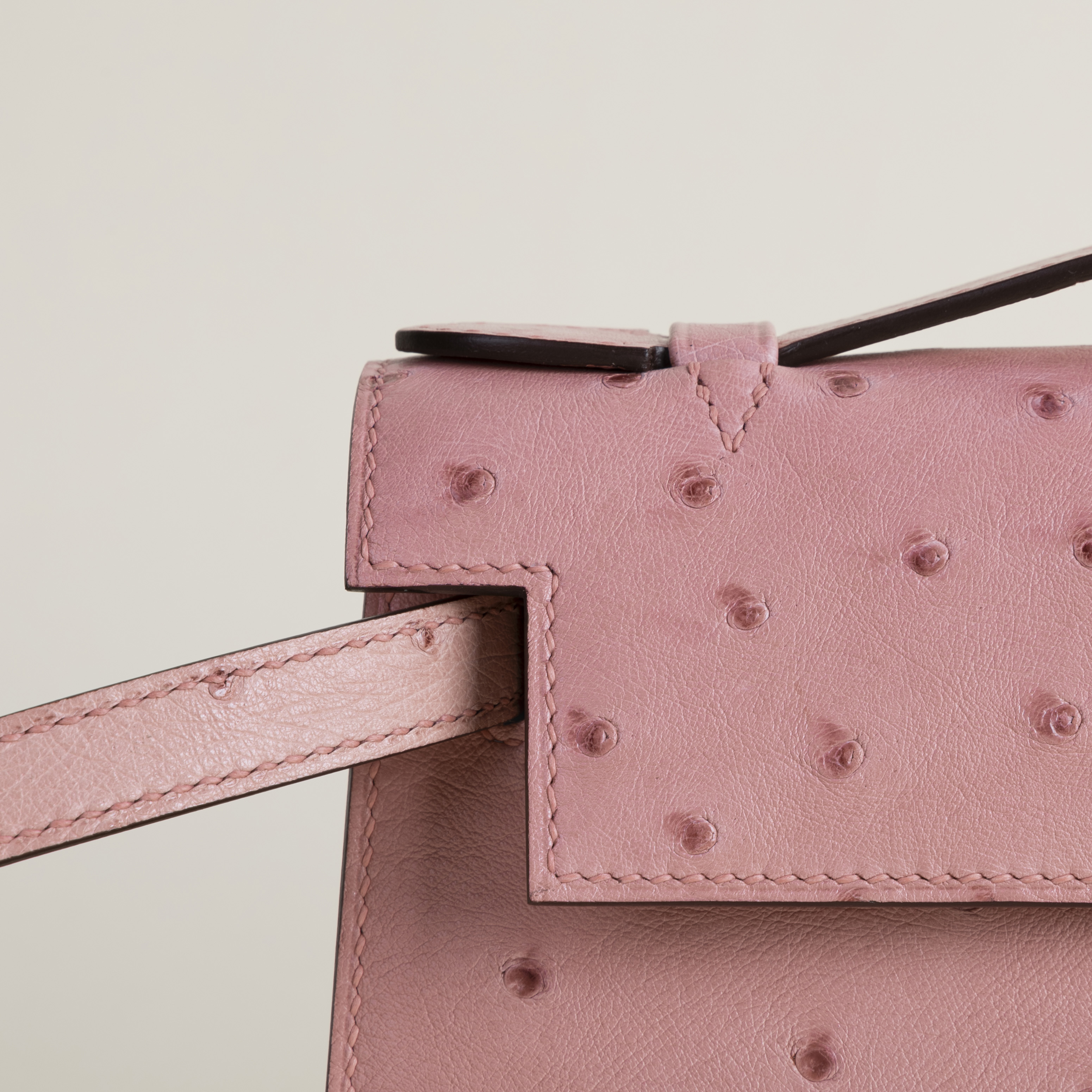 Kelly pochette Ostrich 94 Terre cuite GHW