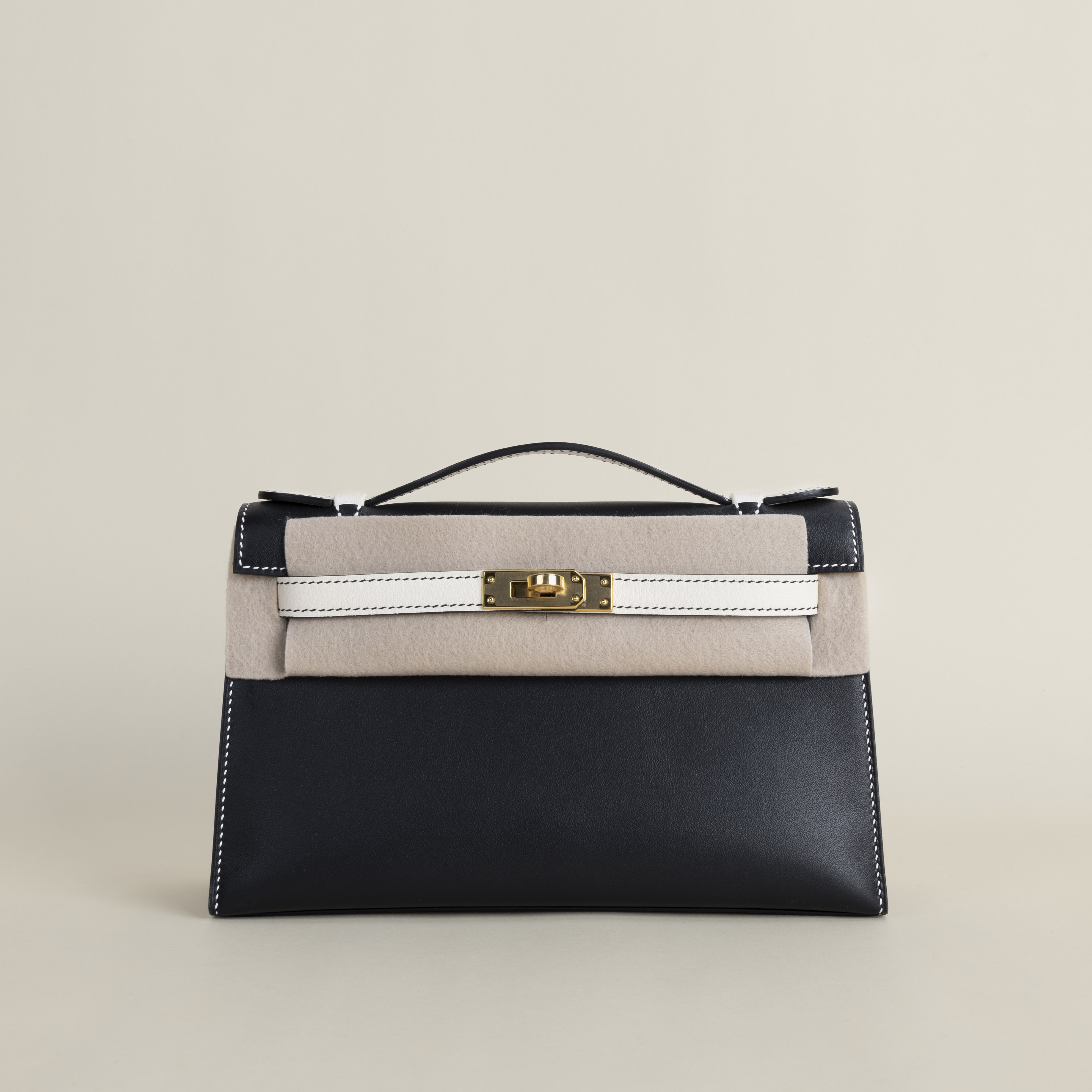 Kelly Pochette Swift 89 Noir  01 Blanc GHW