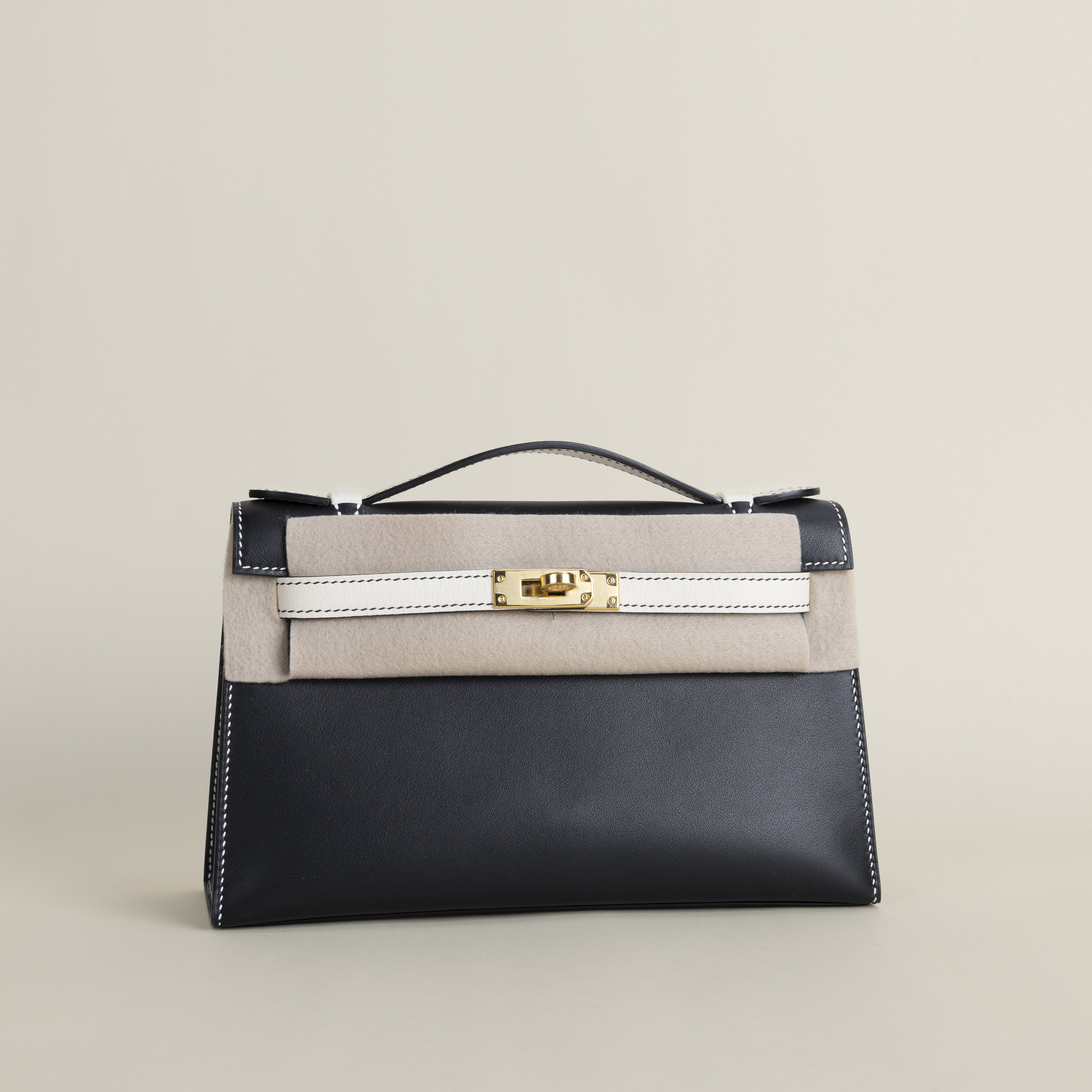Kelly Pochette Swift 89 Noir  01 Blanc GHW