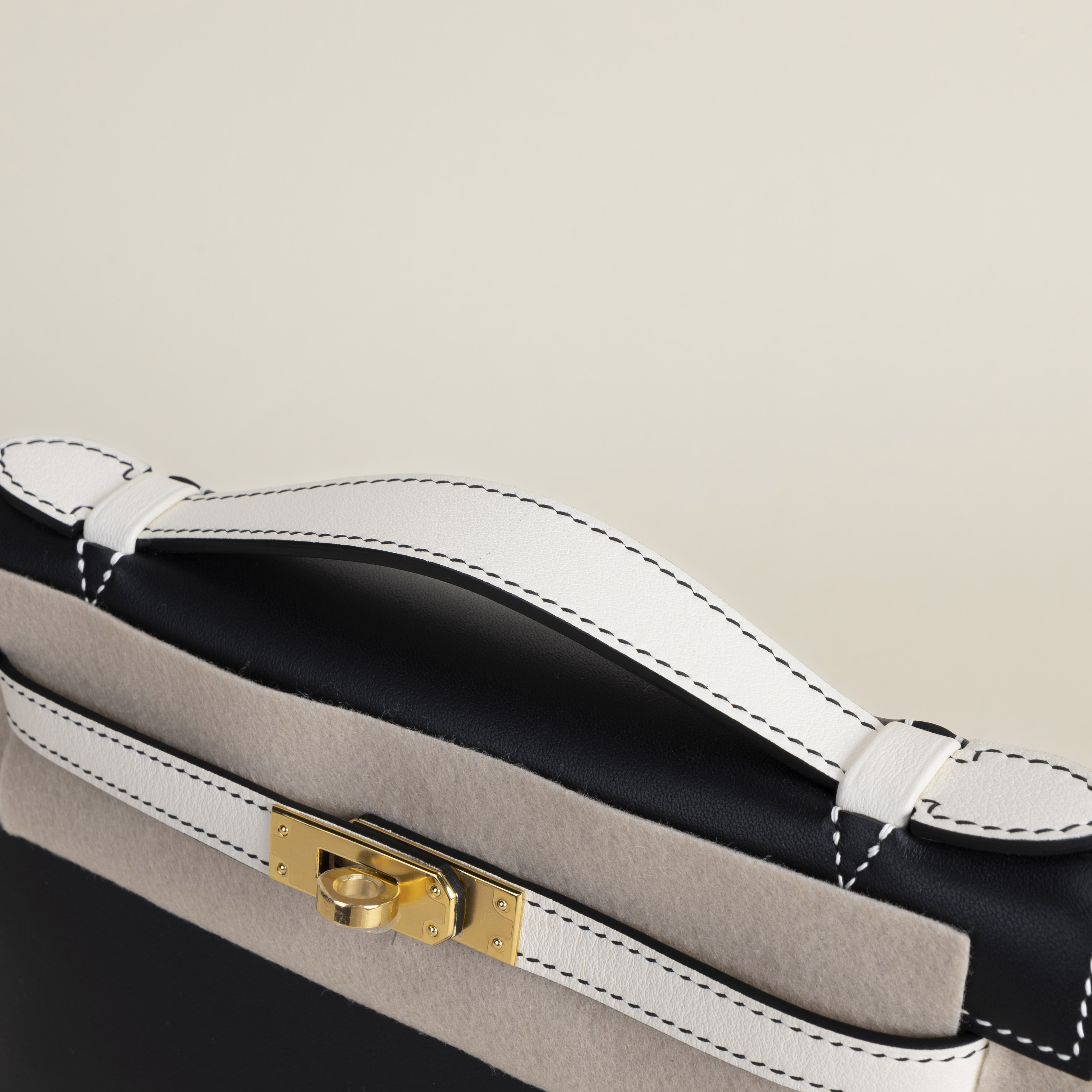 Kelly Pochette Swift 89 Noir  01 Blanc GHW