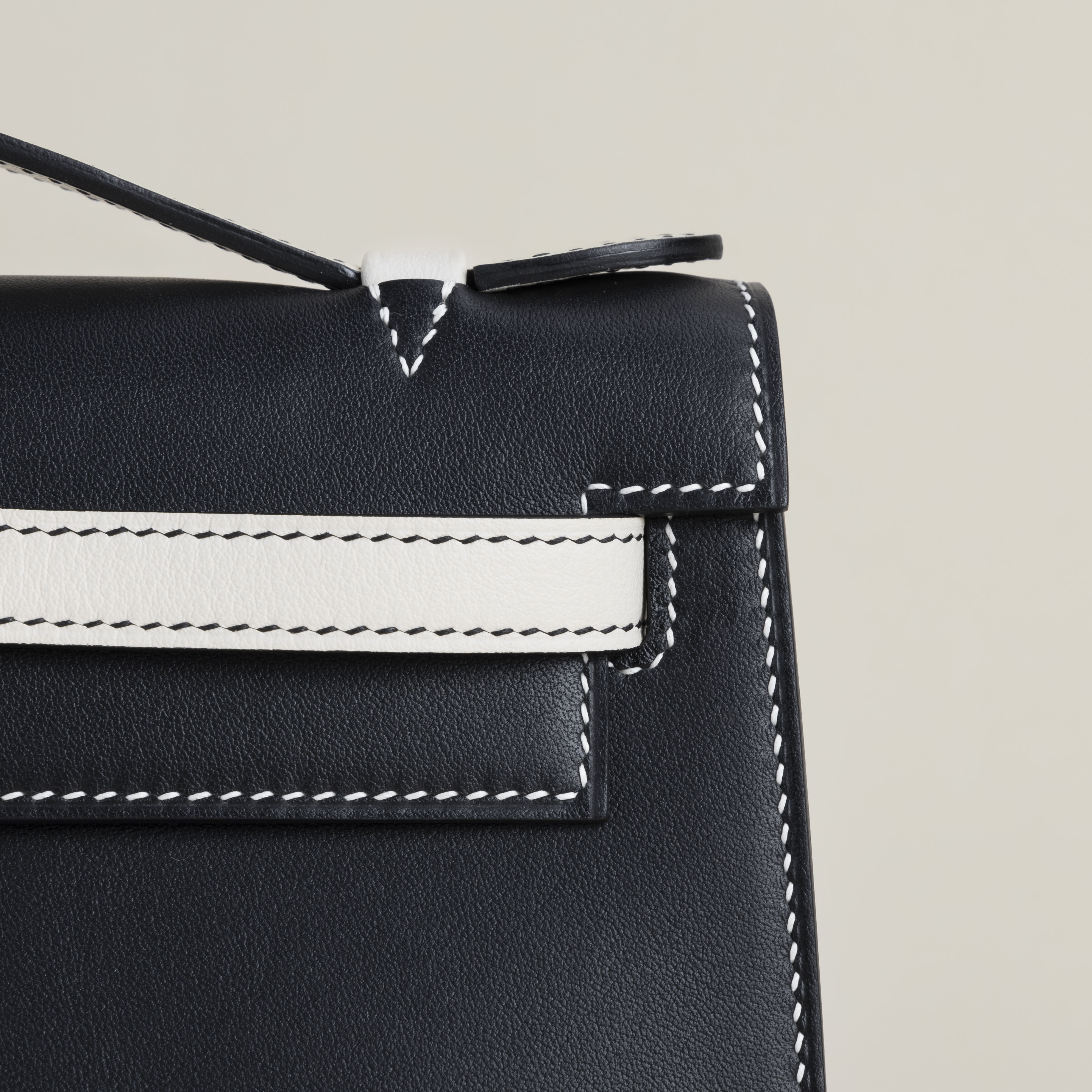 Kelly Pochette Swift 89 Noir  01 Blanc GHW