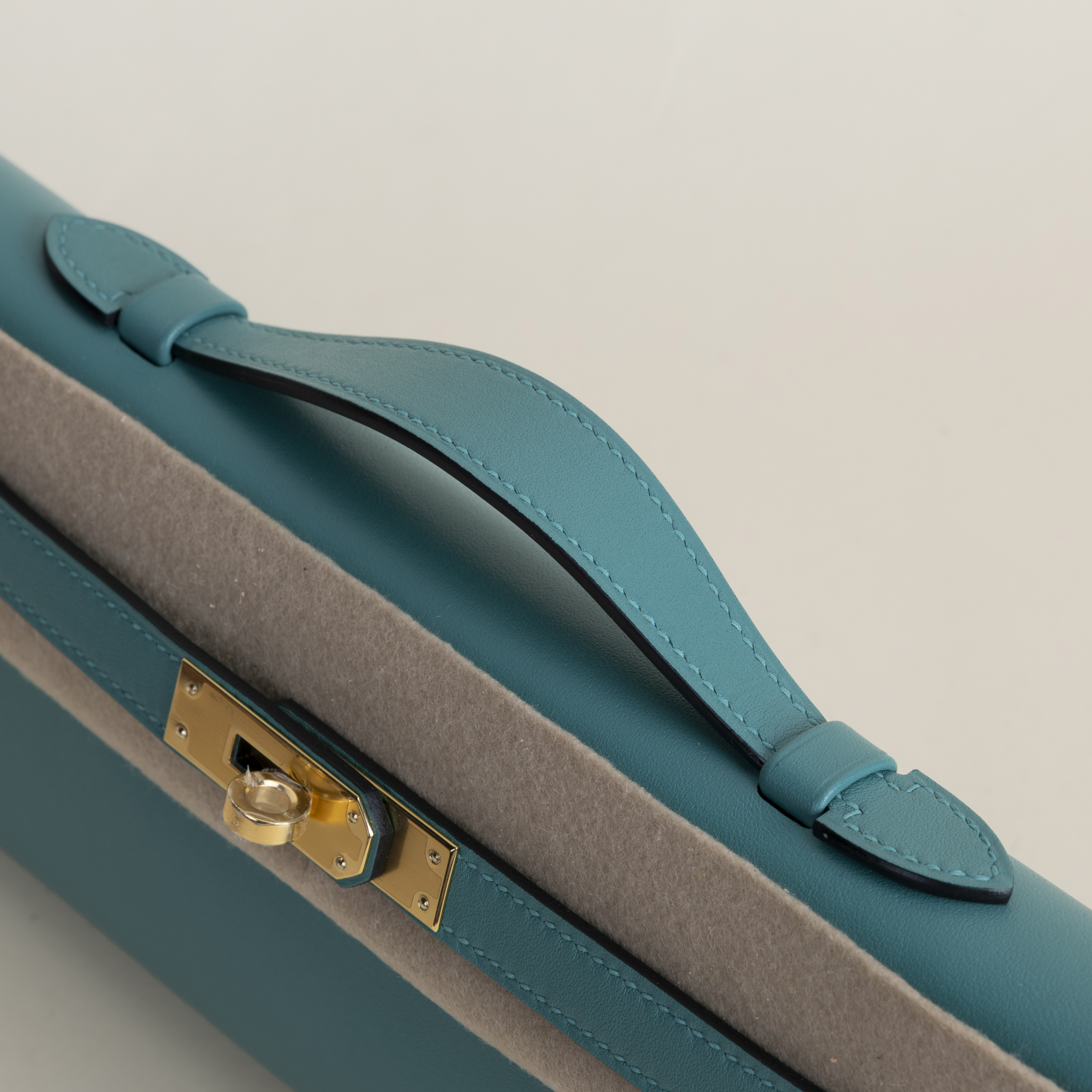 Kelly Cut Swift 7F Blue Paon GHW