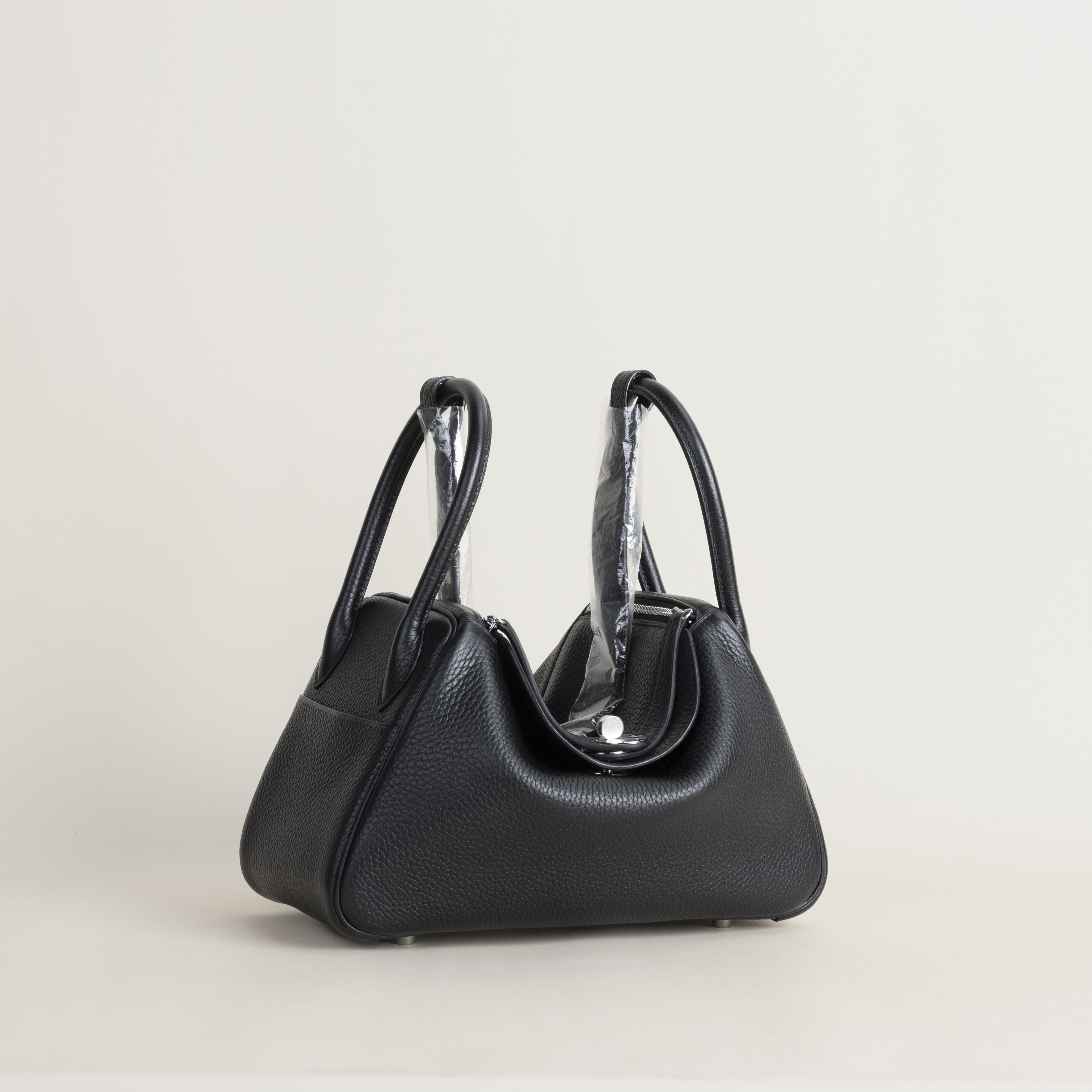 Lindy 26cm Clemence leather 89 Noir PHW