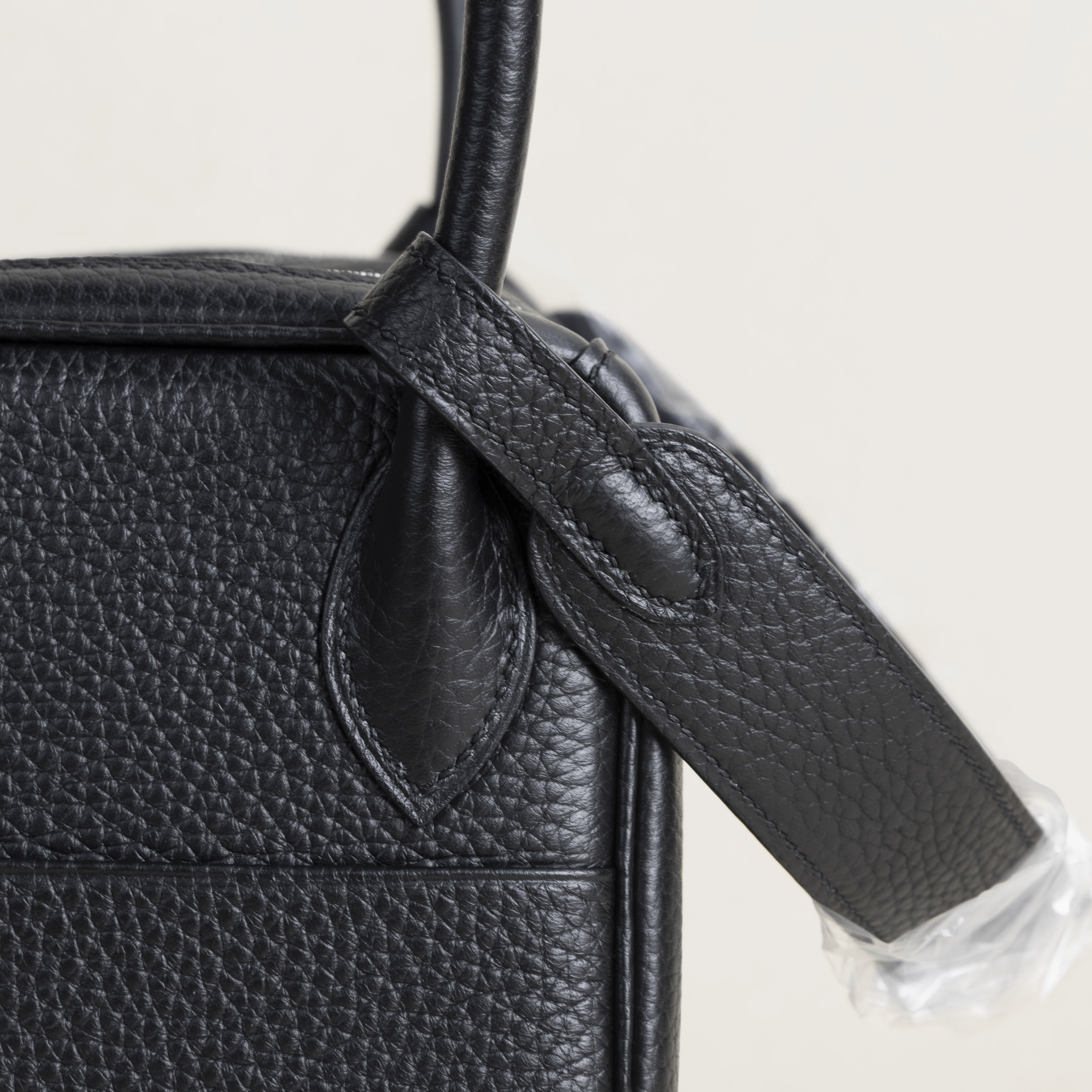 Lindy 26cm Clemence leather 89 Noir PHW