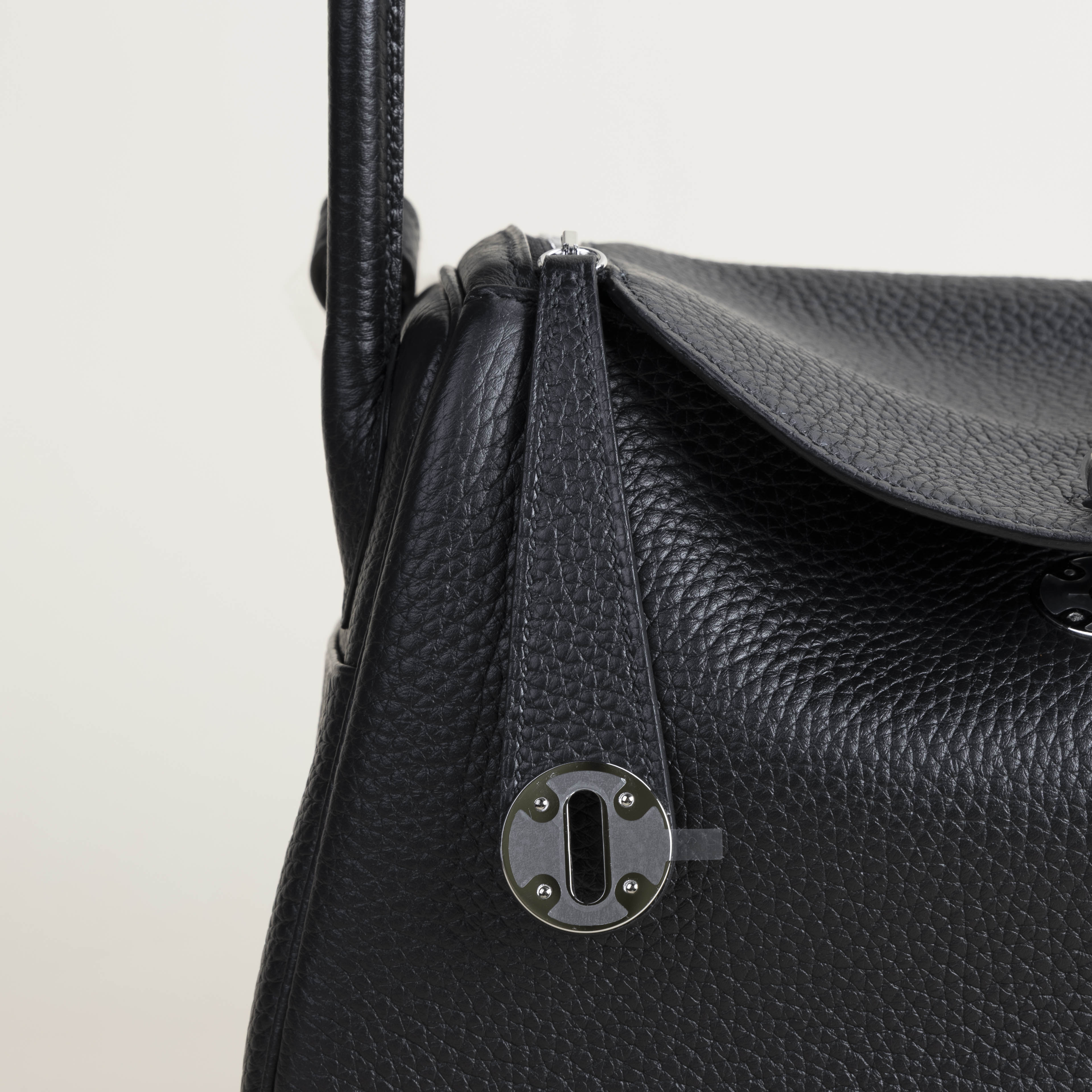 Lindy 26cm Clemence leather 89 Noir PHW