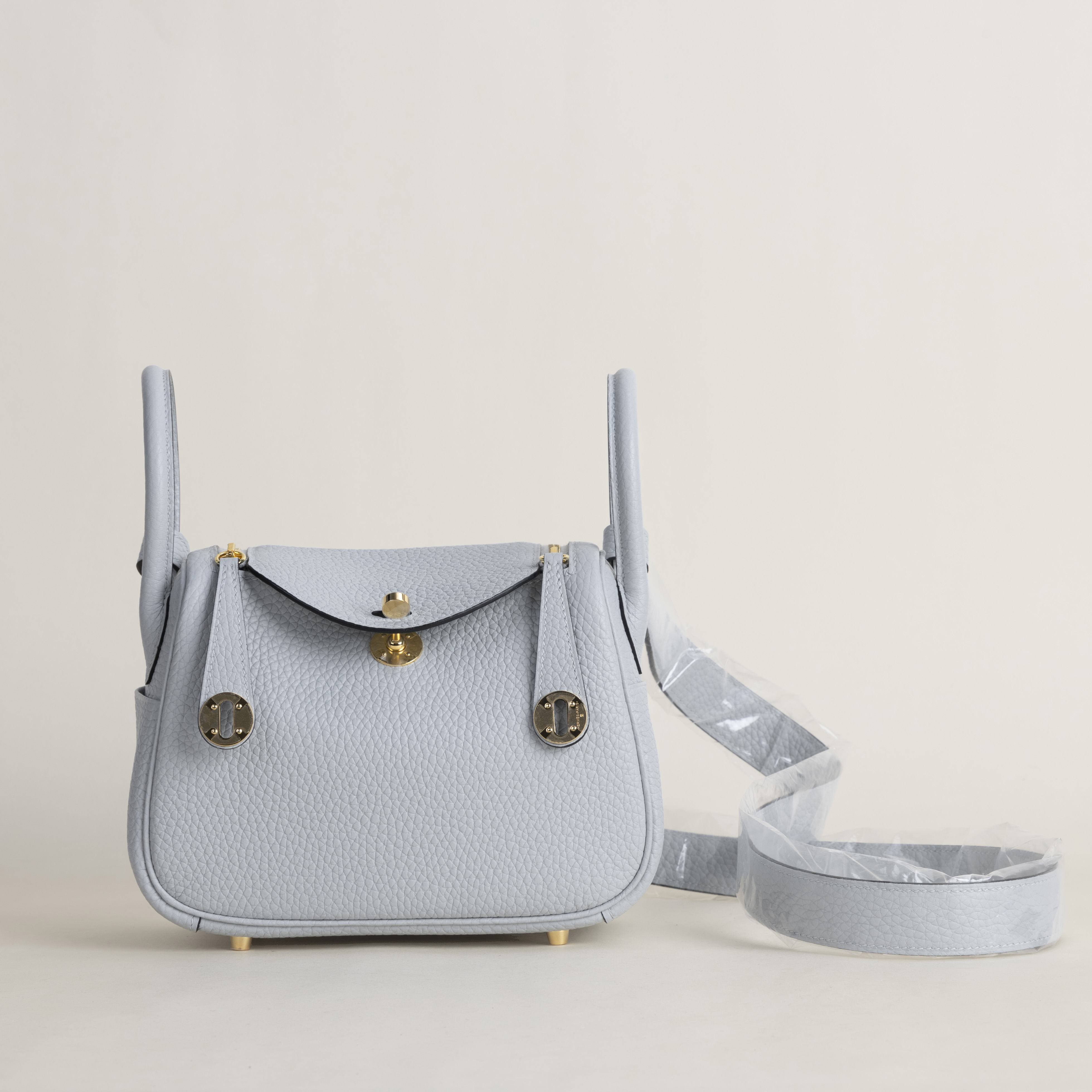 Mini Lindy Clemence leather 08 Bleu pale GHW