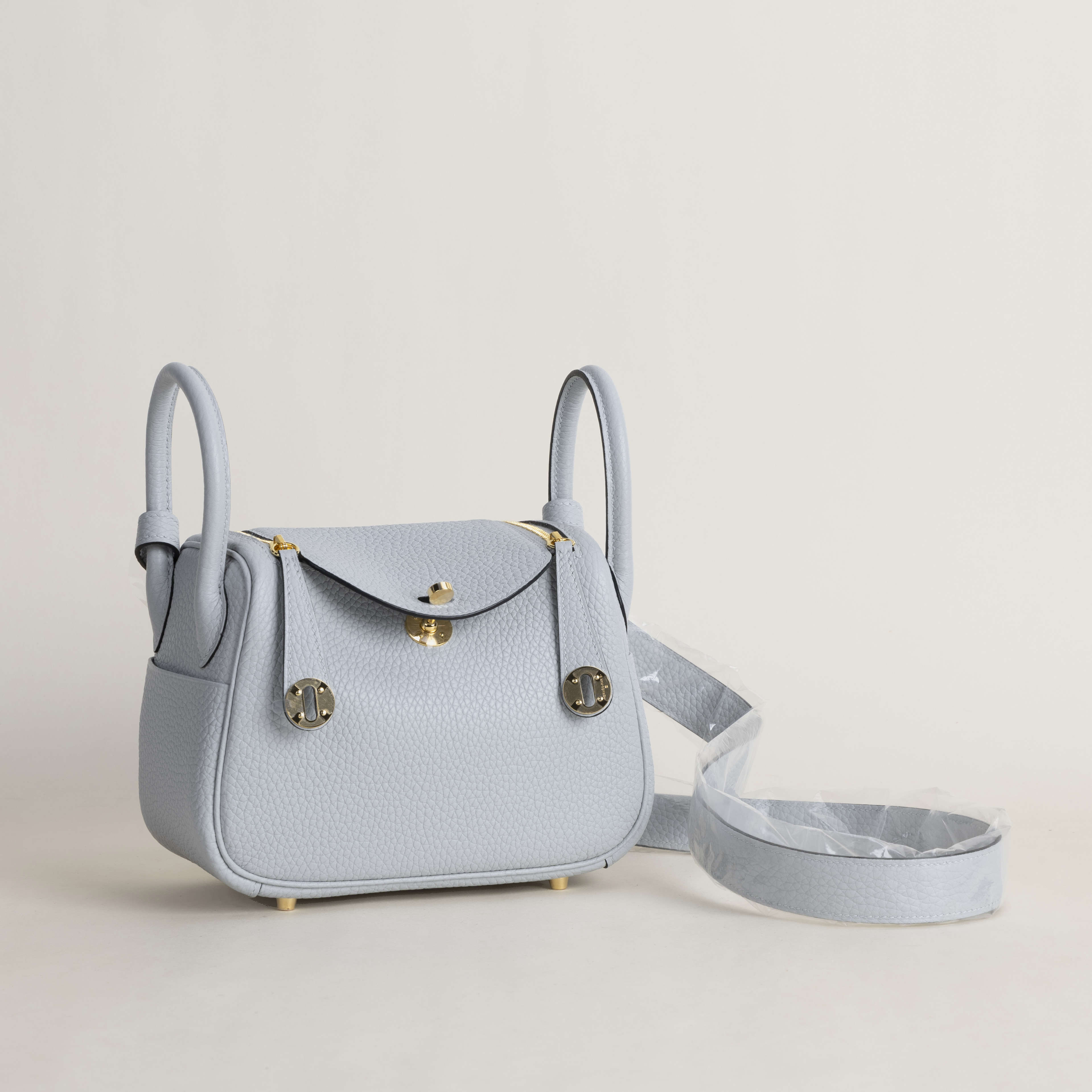 Mini Lindy Clemence leather 08 Bleu pale GHW