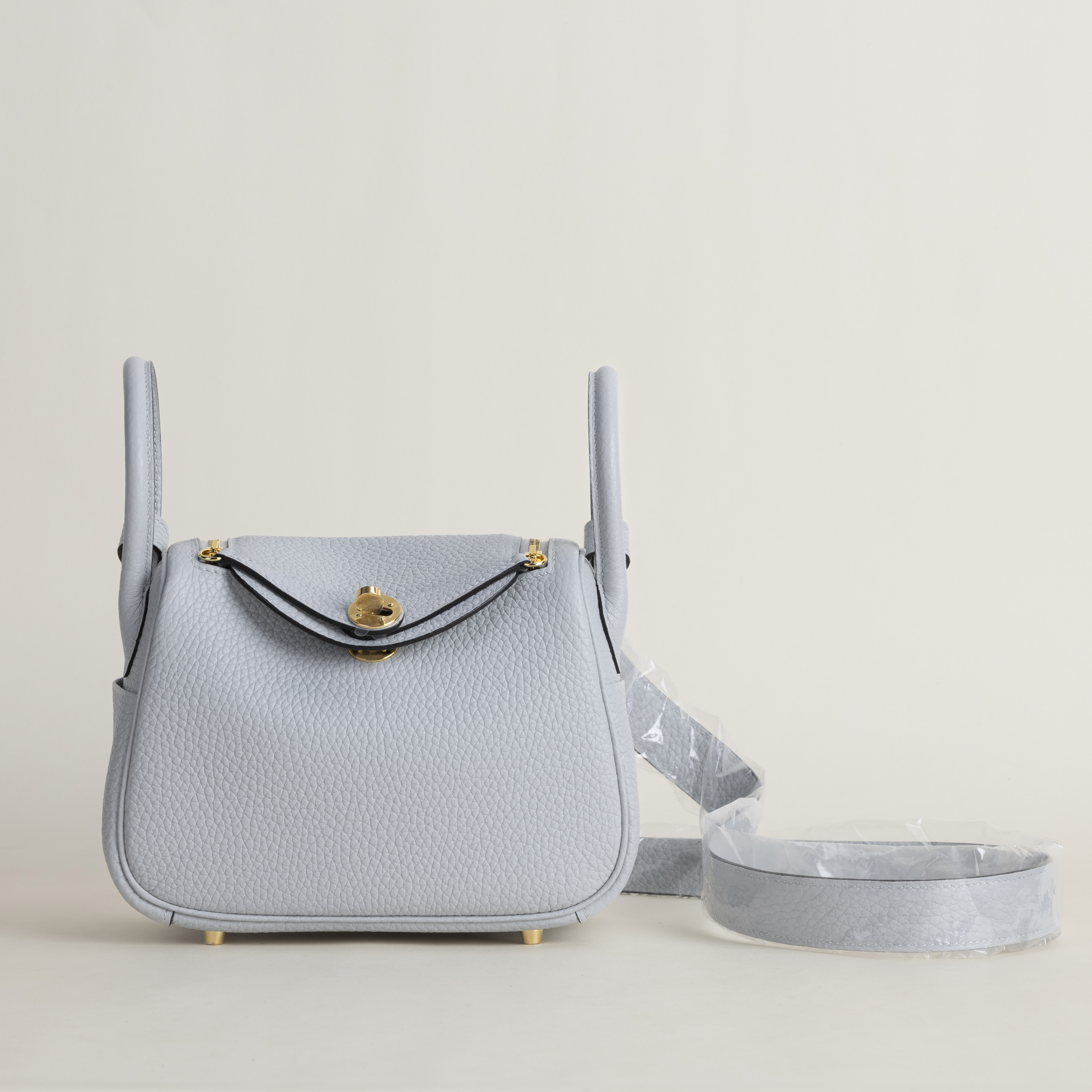 Mini Lindy Clemence leather 08 Bleu pale GHW